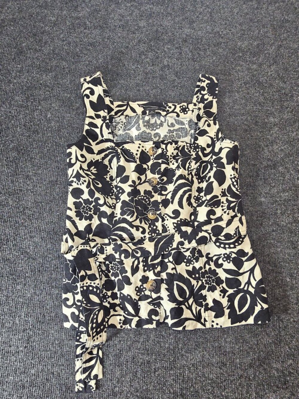 Ann Taylor Sleeveless Blouse Women’s XS Black White Floral Button Front Top  Thi
